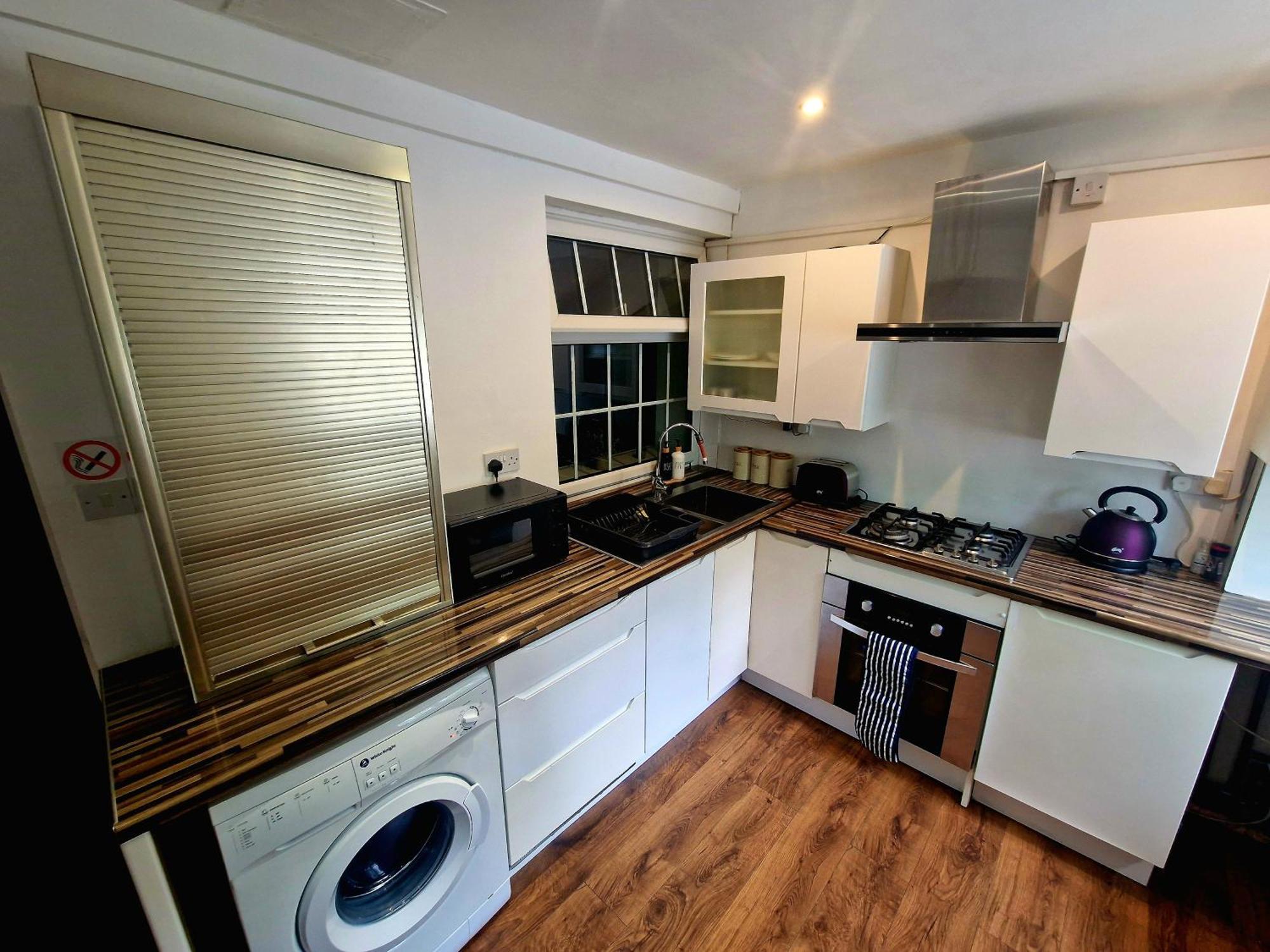 Private Courtyard Apartment In Bradford With Parking Shipley  Kültér fotó
